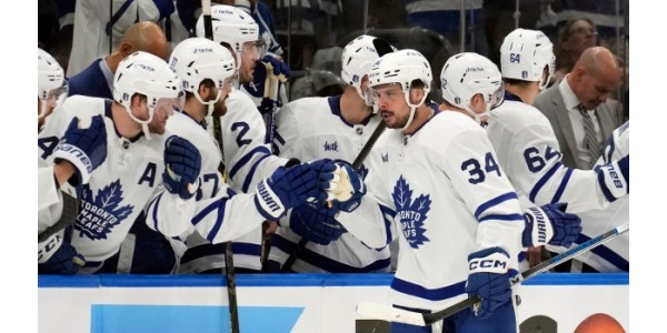 Auston Matthews gagnera 13,25 millions de dollars par an après avoir signé à nouveau avec les Maple Leafs de Toronto